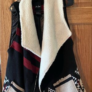 Me Jane Women's Black and Burgundy Vest with Sherpa Collar